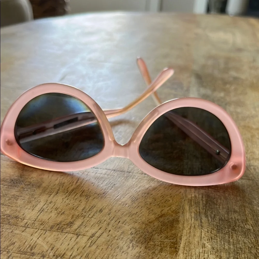 Chic Pink Cat-Eye Sunglasses - Picture 2 of 4